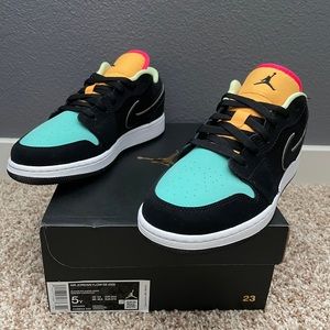 SOLD Air Jordan 1 Low SE “aurora green” Kids 5Y